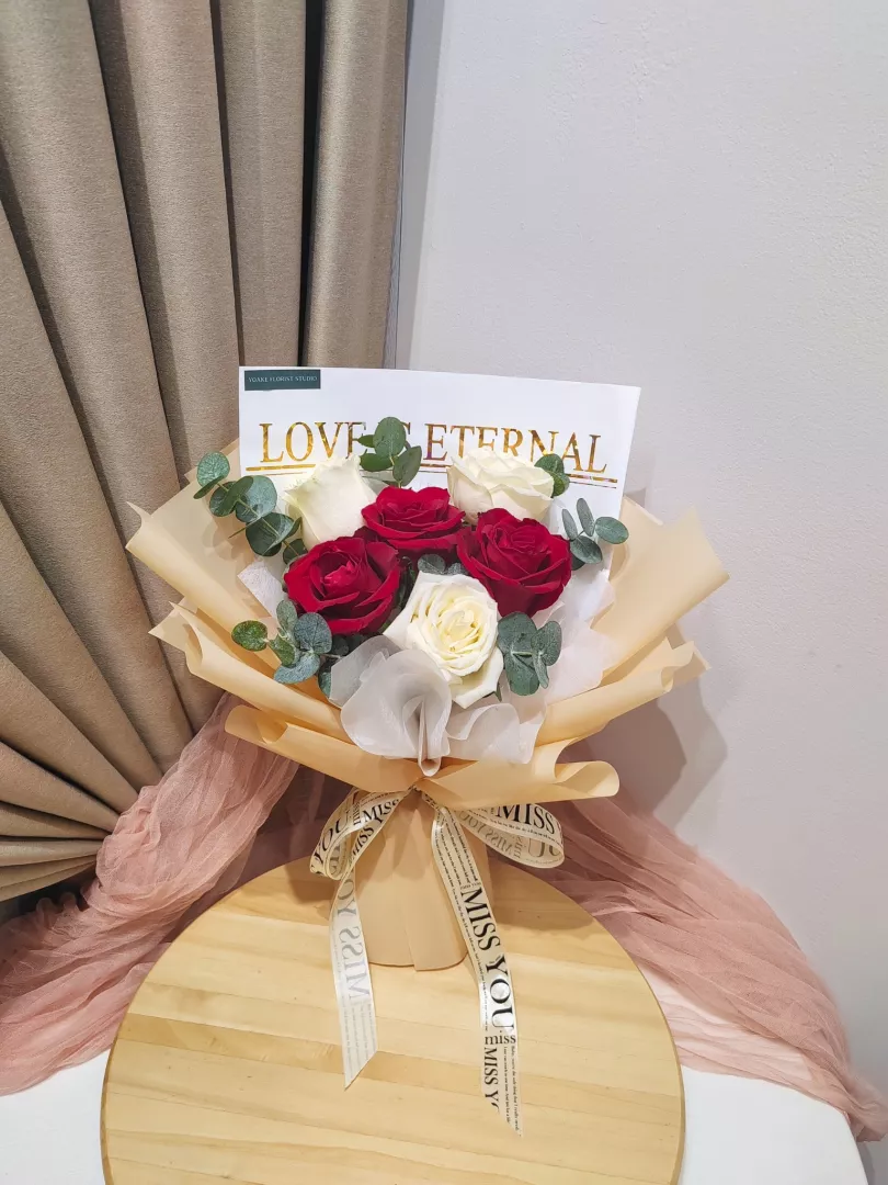 Love Sensation - Valentine's Day Bouquet (Fresh Flower)