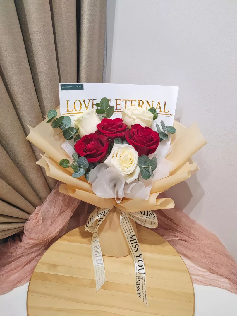 Love Sensation - Valentine's Day Bouquet (Fresh Flower)
