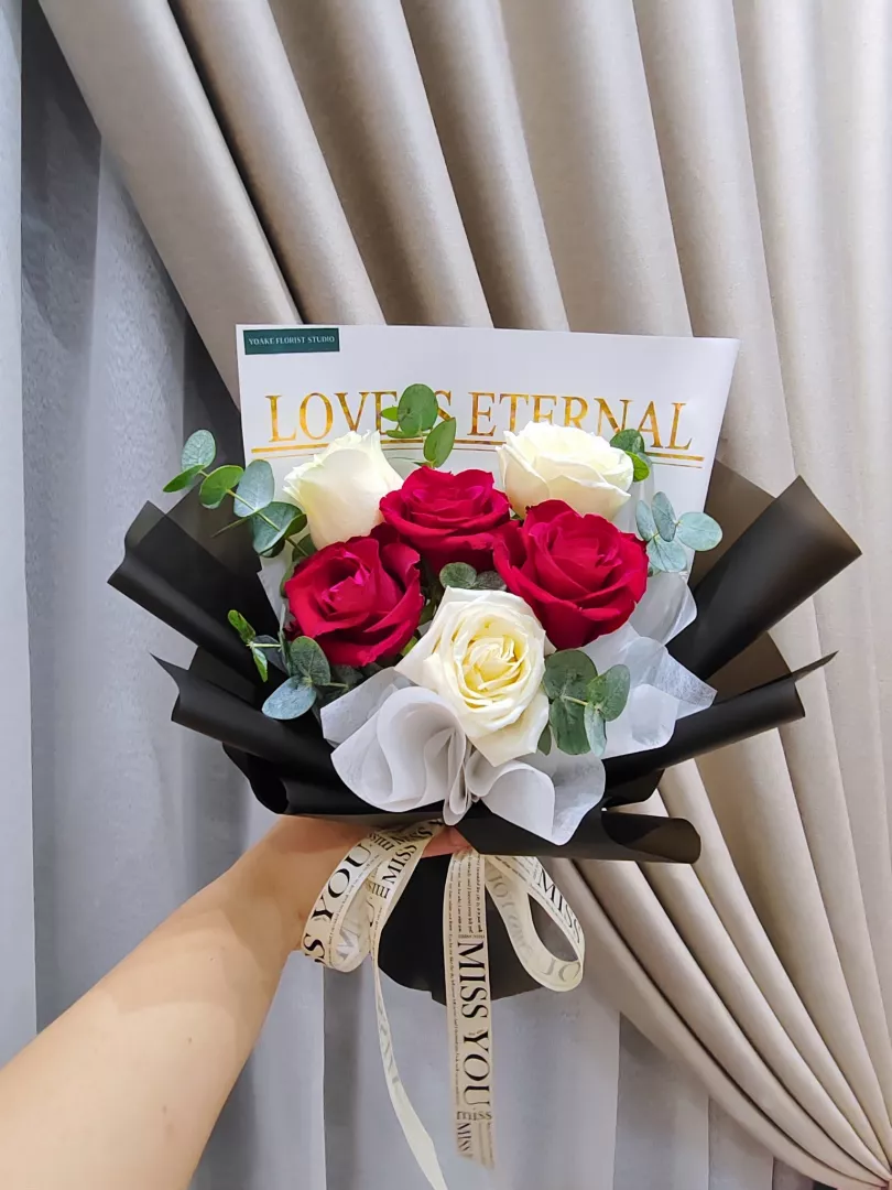 Every Love - Valentine's Day Bouquet (Fresh Flower)