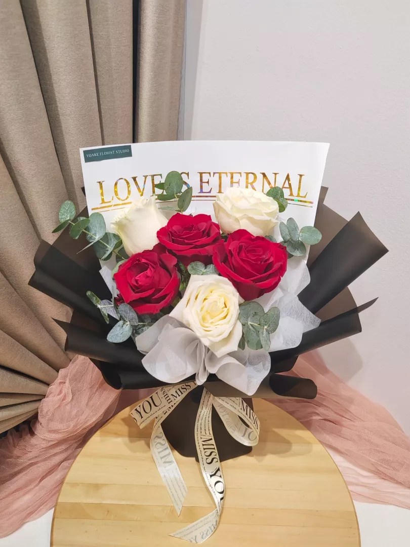 Every Love - Valentine's Day Bouquet (Fresh Flower)