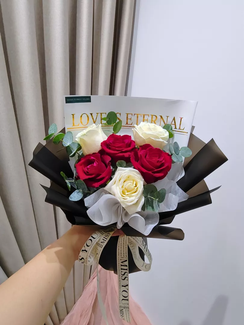 Every Love - Valentine's Day Bouquet (Fresh Flower)