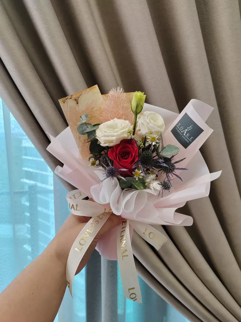 Soft Kisses - Valentine's Day Bouquet (Fresh Flower)