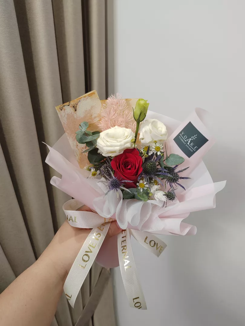 Soft Kisses - Valentine's Day Bouquet (Fresh Flower)