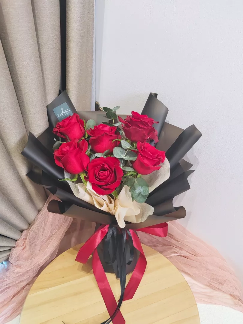 The Date - Red Rose Flower Bouquet (Fresh Flower)