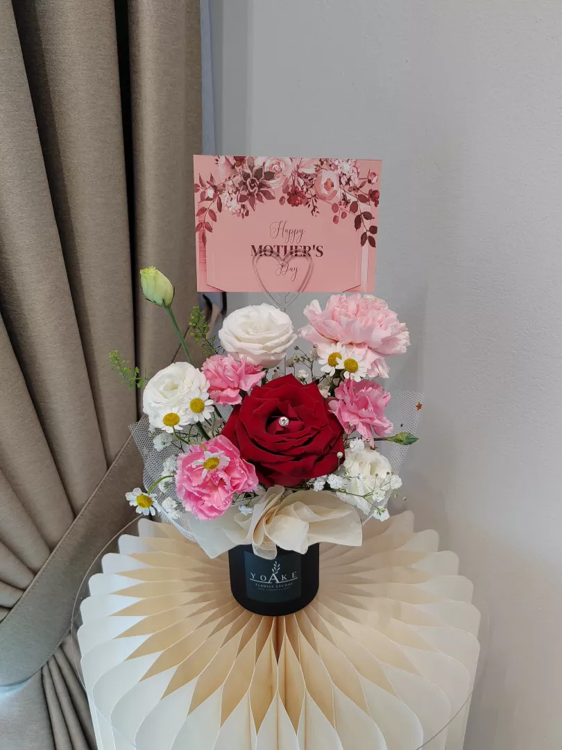 Red Beauty - Mini Fresh Flower Box 